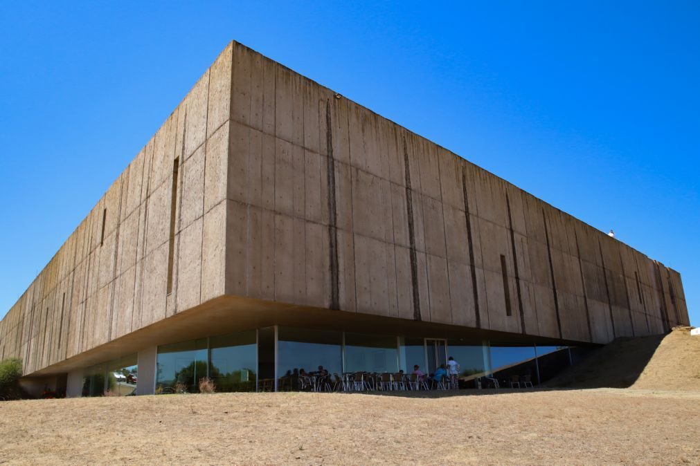 Coleção de Arte Contemporânea do Estado começa itinerância hoje em Foz Côa