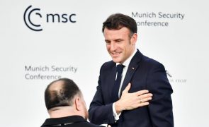 Macron admite 