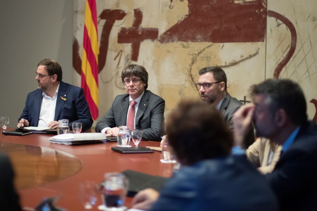 Catalunha: Puigdemont pode entregar objeções a artigo 155 até 5.ªfeira