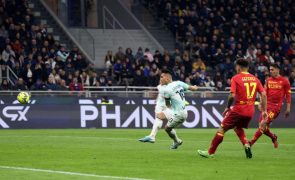 Inter Milão vence Lecce e segue em segundo a 15 pontos do líder Nápoles