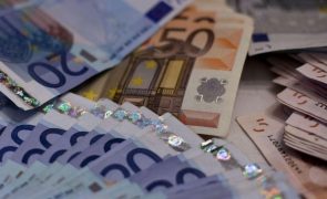 Euro cai face ao dólar após declarações de Powell