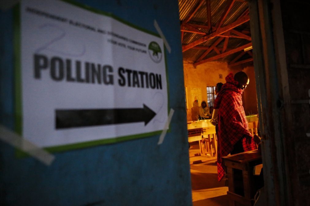 Quénia realiza hoje eleições presidenciais contestadas pela oposição