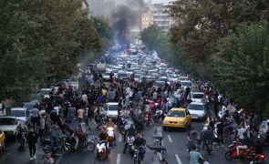 Autoridades iranianas prometem libertar 22 mil dos manifestantes presos em 2022