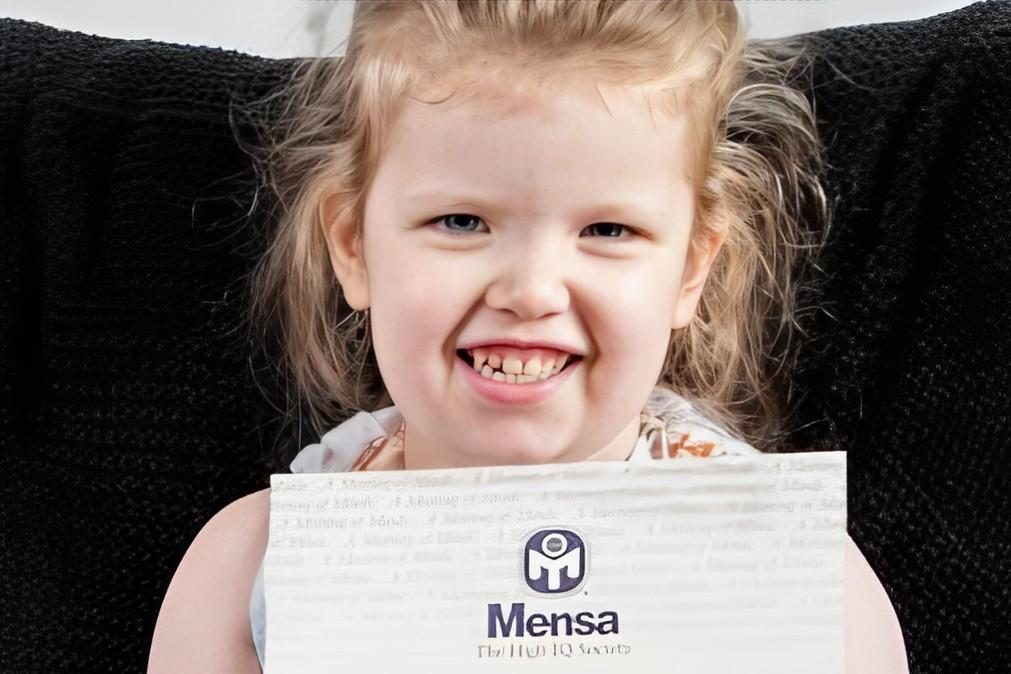 Conheça a menina de 7 anos que supera Einstein