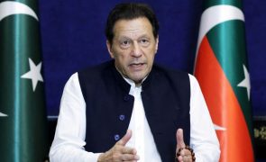 Ex-PM paquistanês sai em liberdade após ter sido convocado por tribunal