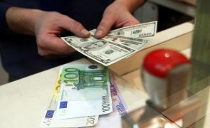Euro sobe e aproxima-se dos 1,08 dólares