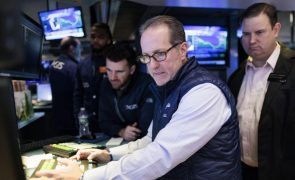 Wall Street fecha em baixa apesar de uma subida modesta da taxa de juro pela Fed