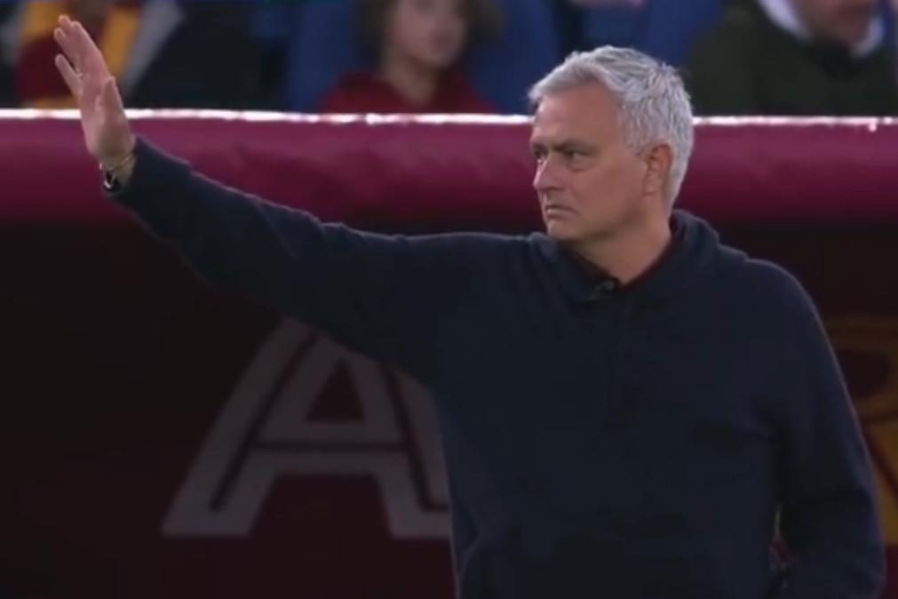 Mourinho manda calar adeptos da Roma após cânticos racistas [vídeo]