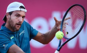 Sousa vence primeiro set mas acaba eliminado por Ruud na segunda ronda do Estoril Open