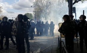 Pelo menos 20 pessoas detidas em Paris nas manifestações contra reforma das pensões