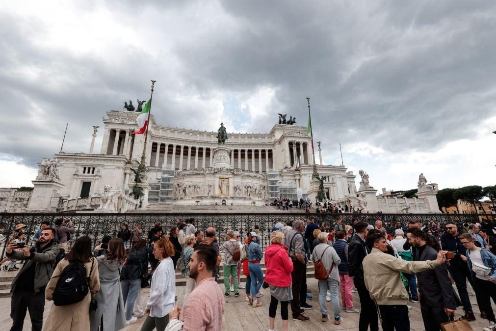 Governo italiano atualiza previsões económicas e revê em alta o crescimento