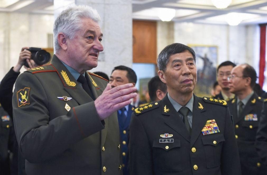China quer reforçar cooperação militar e técnica com a Rússia