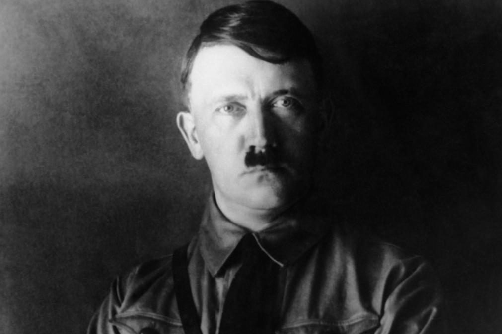 Hitler tinha micropénis deformado, era pervertido e chicoteava cães para impressionar mulheres