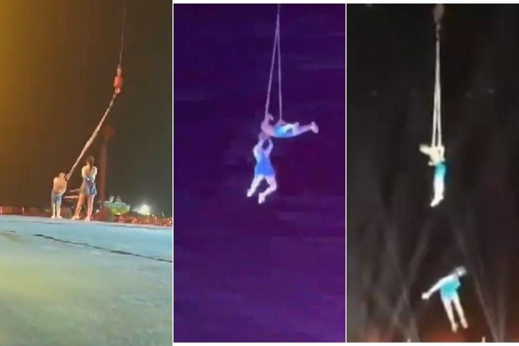 Acrobata chinesa morre durante espetáculo com marido [vídeo]