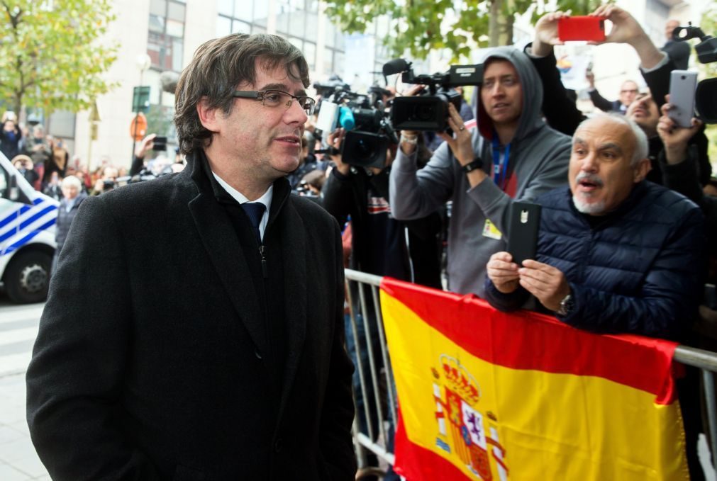 CRISE CATALUNHA: Governo espanhol extingue três organismos que assessoraram Puigdemont