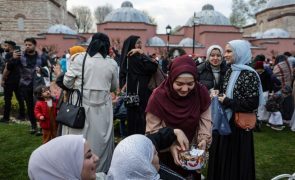 Mulheres turcas vão poder manter o seu apelido quando casarem