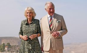 Carlos III e Camilla - Revelado novo retrato do casal a uma semana da coroação