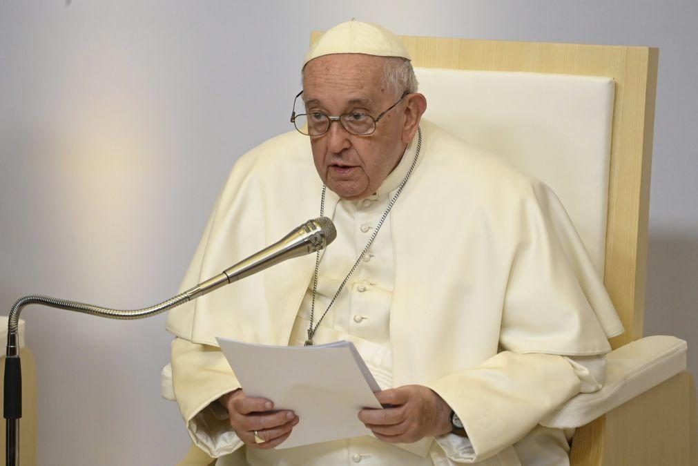 Papa Francisco apela aos países para 