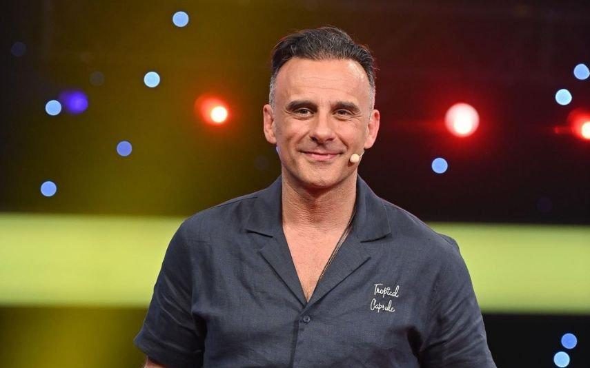 Rui Unas Arrasa novelas e atira: