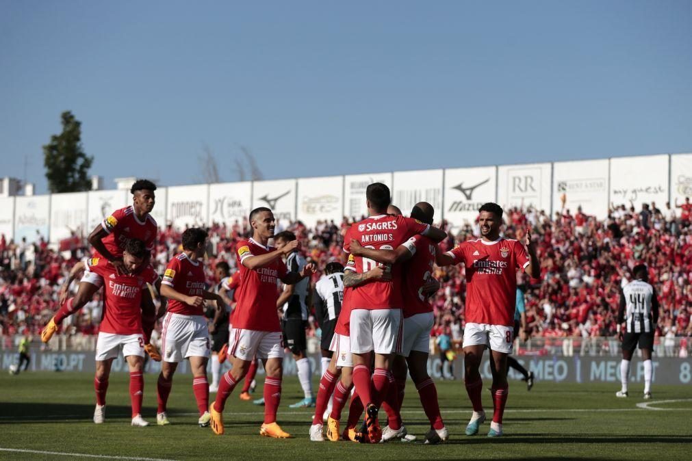 Benfica goleia em Portimão e fica a uma vitória do título