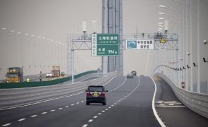 Negócio de aluguer de carros otimista com reconhecimento de cartas de condução entre Macau e China