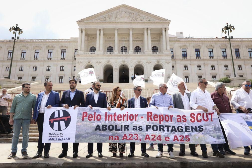 Cerca de 200 pessoas da Beira Interior manifestam-se em Lisboa pelo fim das portagens