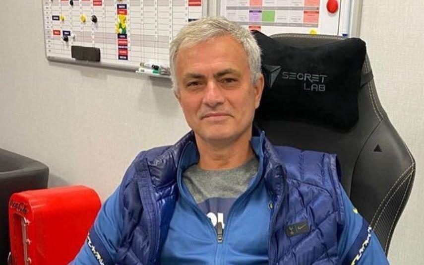 José Mourinho Deixa todos a rir após mostrar fundo do telemóvel