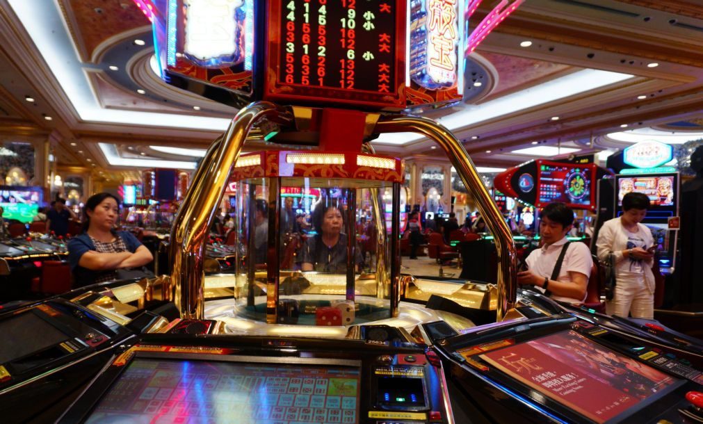 Receitas dos casinos de Macau vão crescer a dois dígitos este ano