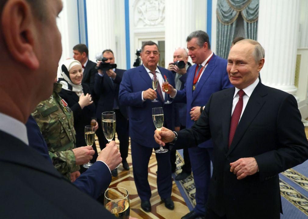 Putin diz que Rússia não começou nenhuma guerra e que apenas se defende