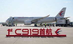Primeiro avião de construção chinesa fez voo inaugural entre Xangai e Pequim