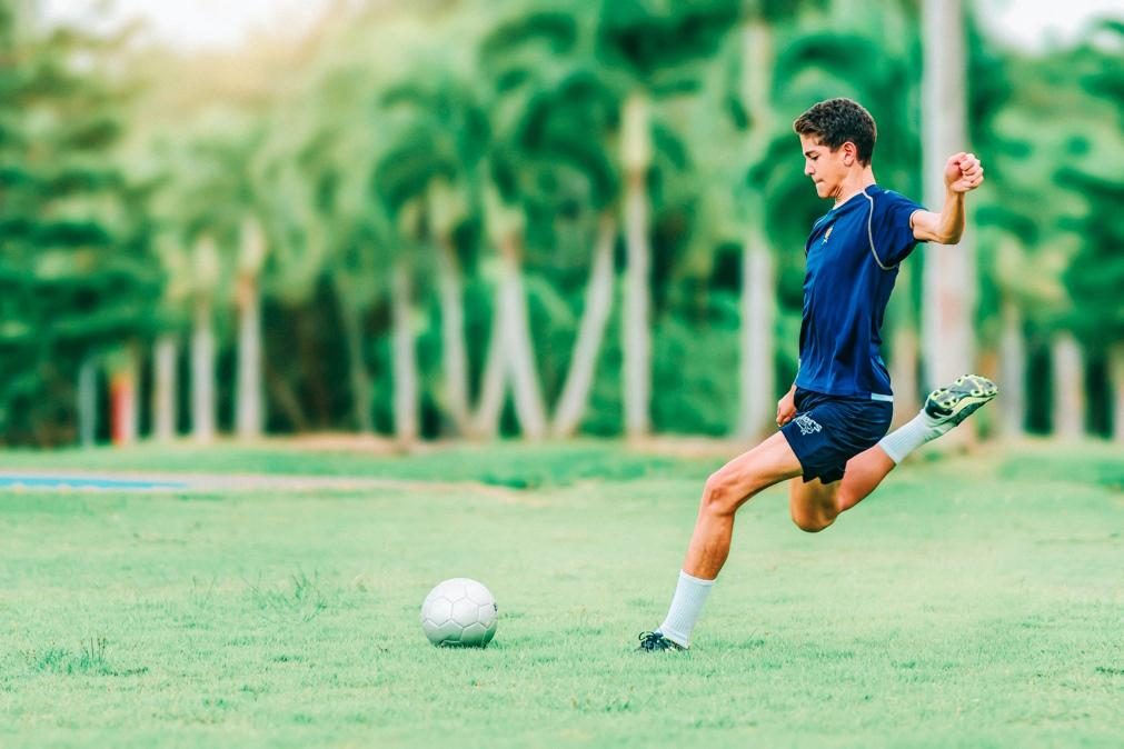 Futebolista adolescente em morte cerebral após agressões no final de um jogo