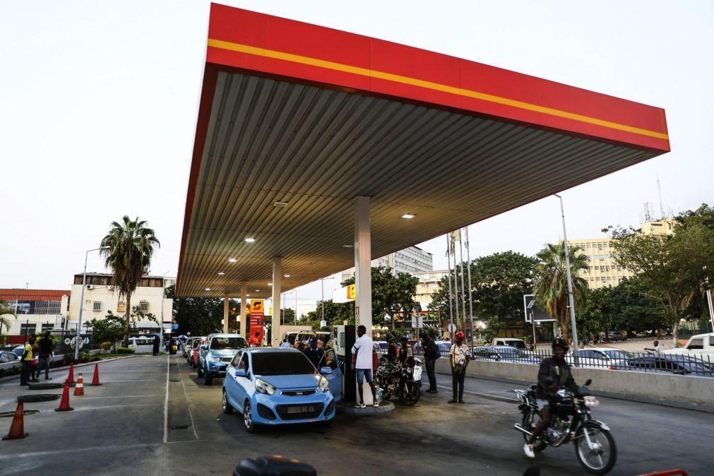 Automobilistas correm aos postos de combustíveis em Luanda após anúncio de aumento do preço