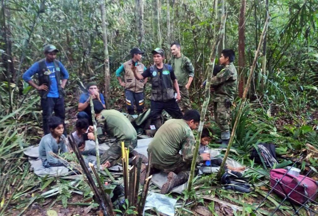 Quatro crianças encontradas na selva da Colômbia 40 dias após queda de avião