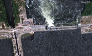 Nível da água em Kakhovka baixa mantendo-se ameaça de crise sanitária