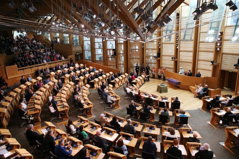 Última hora: Parlamento escocês evacuado por ter sido encontrado pacote suspeito
