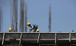 Produção na construção aumenta em abril na zona euro e recua na UE