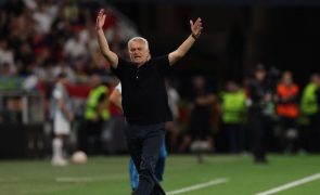 José Mourinho suspenso pela UEFA por 4 jogos por linguagem abusiva