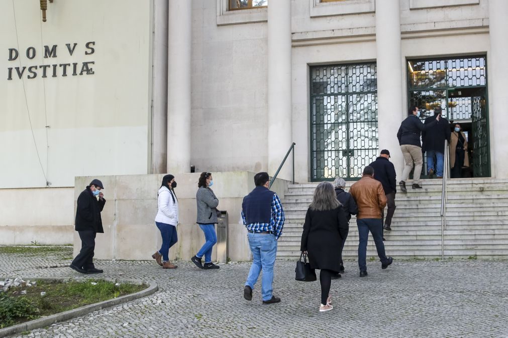 Casal condenado em Leiria a penas de prisão até 14 anos por crimes sexuais contra a filha