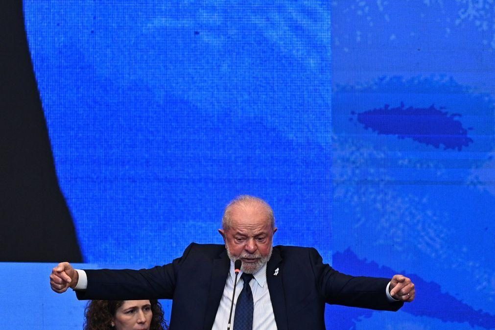 Lula da Silva põe fim ao programa de escolas