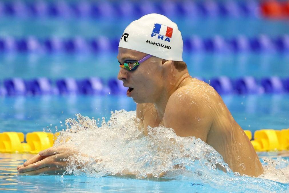 Léon Marchand bate último recorde do Mundo de Michael Phelps nos 400 estilos