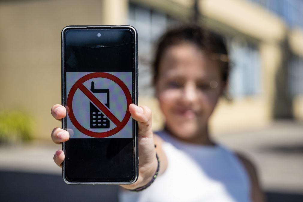 Uso de telemóvel proibido nas escolas do 1.º ciclo de Almeirim