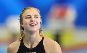 Nadadora lituana Ruta Meilutyte defende título nos 50 bruços com novo recorde mundial