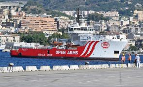 Itália pede a ONG que resgate dezenas de migrantes em perigo no Mediterrâneo