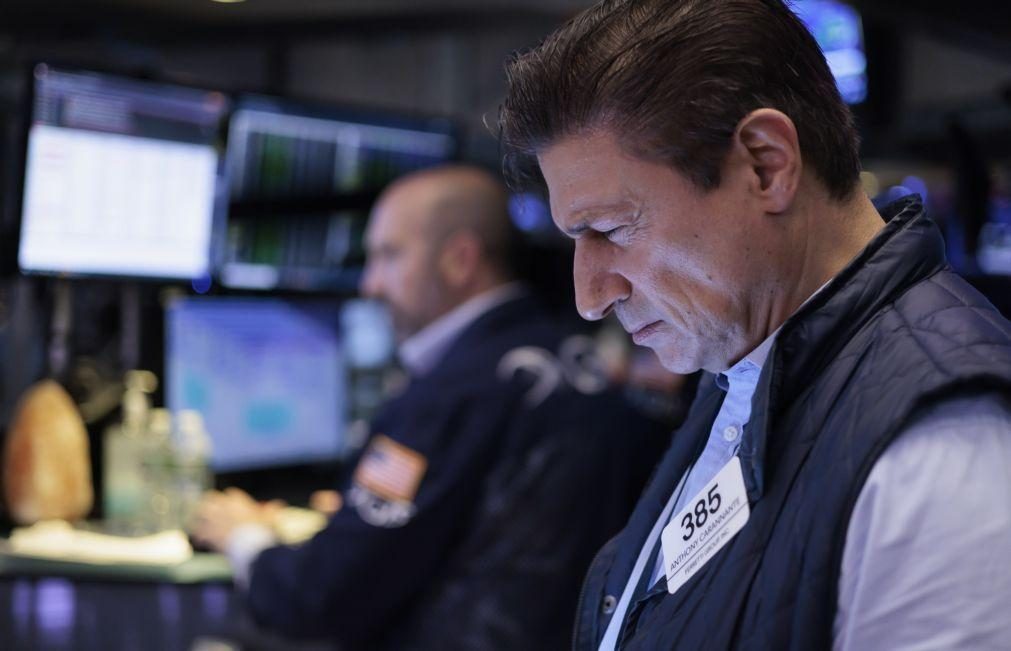 Wall Street negoceia a cair no início da sessão