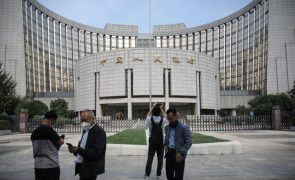 Banco central da China reduz taxa de juros para dar novo impulso à economia
