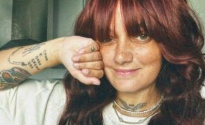 Carolina Deslandes Família morre em acidente com autocarro da cantora. 