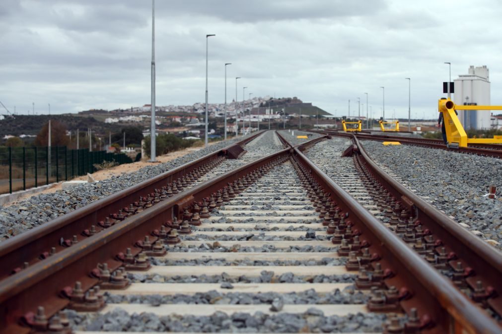 Retomada circulação de comboios após atropelamento mortal em Ovar