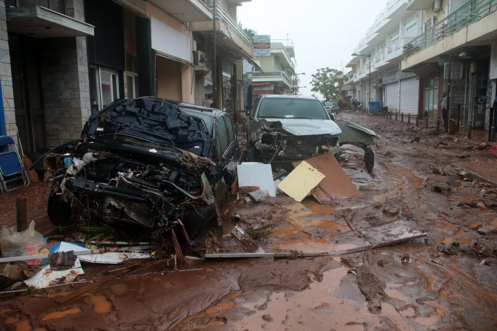 Sobe para 15 o número de mortos após chuvas torrenciais na Grécia
