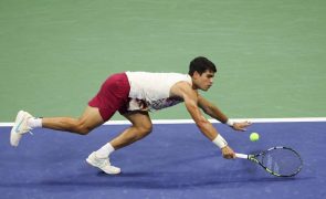 US Open: Alcaraz na segunda ronda, Koepfer desiste por lesão
