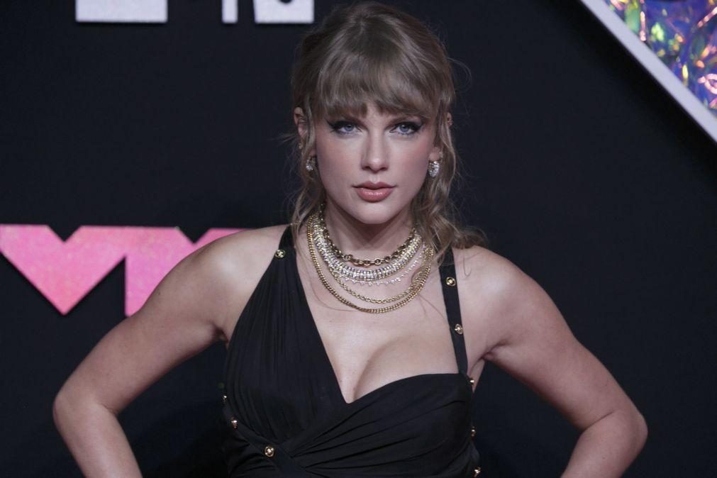 Taylor Swift triunfa nos prémios MTV em gala dominada pelas mulheres